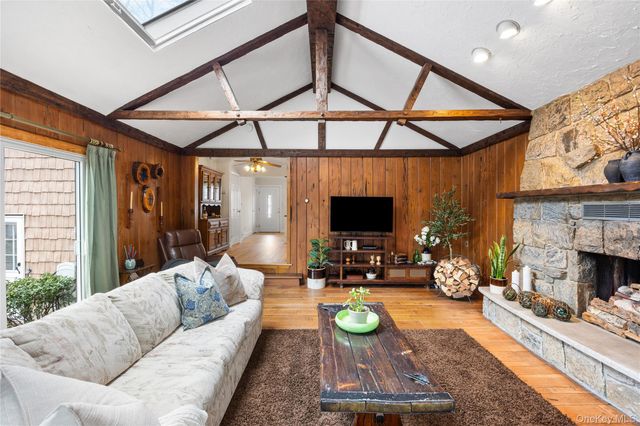 88 Evans Avenue, Albertson, NY 11507