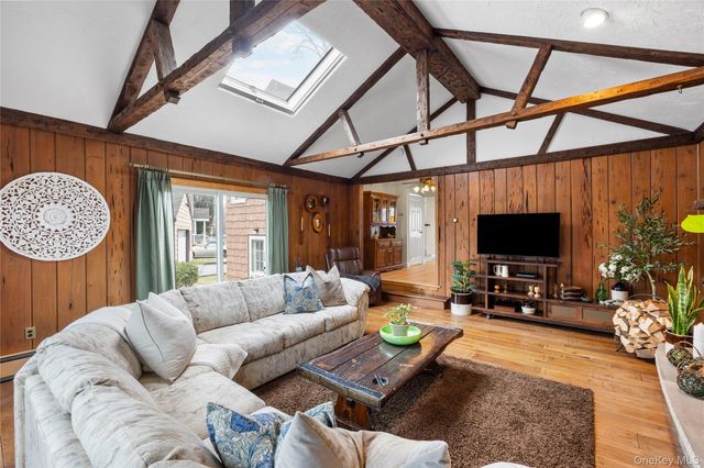 88 Evans Avenue, Albertson, NY 11507