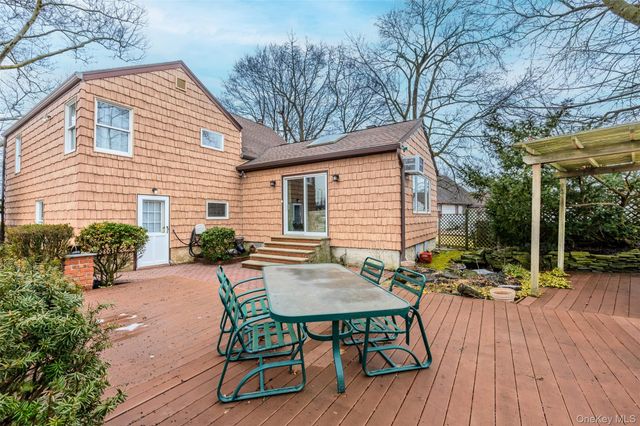 88 Evans Avenue, Albertson, NY 11507