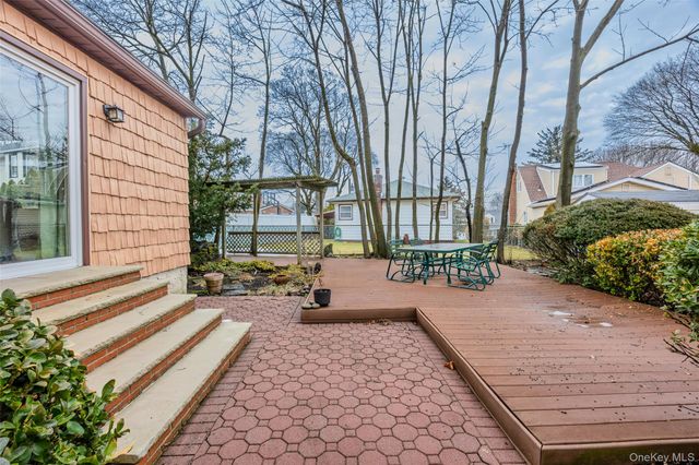 88 Evans Avenue, Albertson, NY 11507