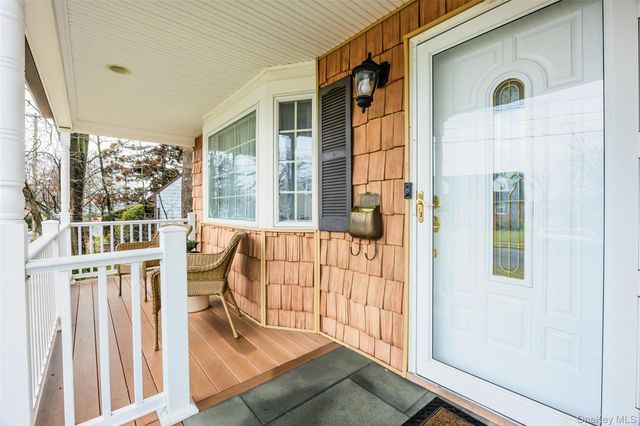 88 Evans Avenue, Albertson, NY 11507