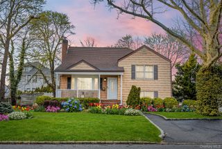 88 Evans Avenue, Albertson, NY 11507