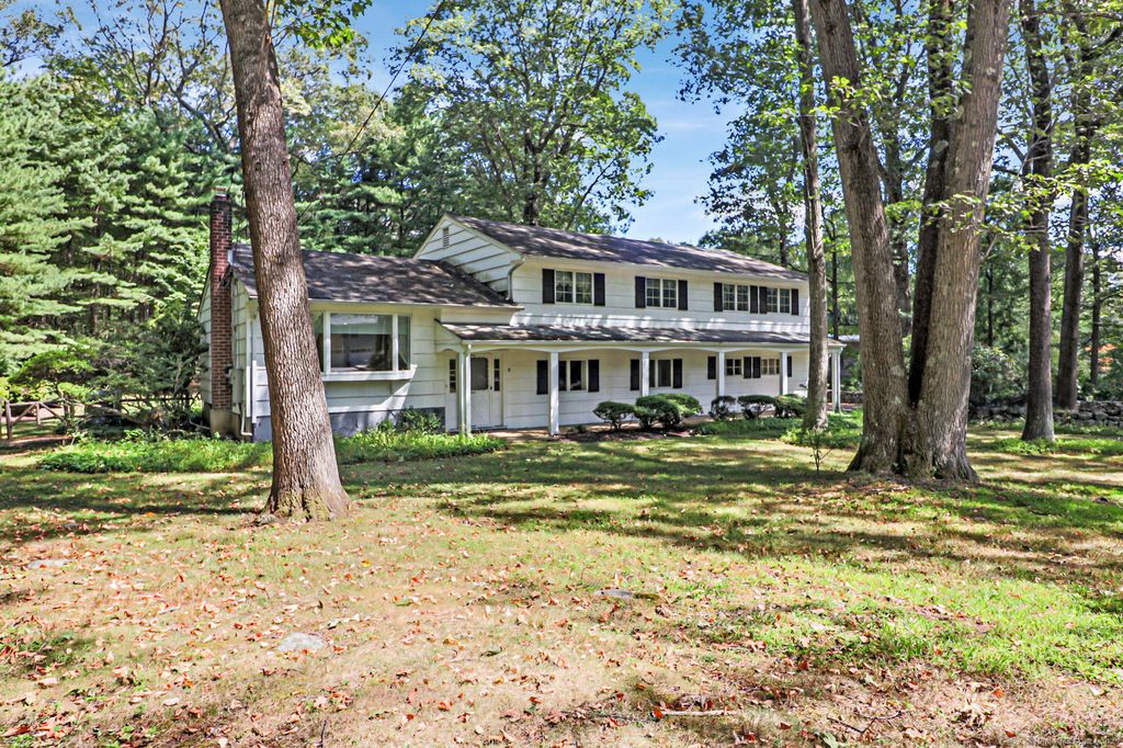8 Live Oak Road, Norwalk, CT 06851