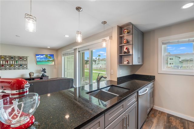 230 Cut Off Road 101, Port Aransas, TX 78373