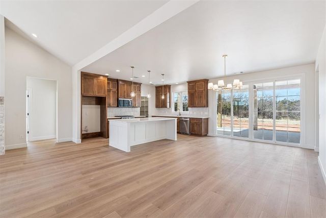 921 Meadow Park Road, Guthrie, OK 73044