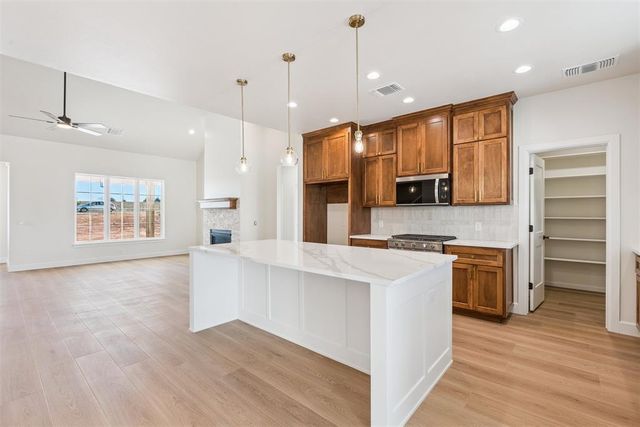 921 Meadow Park Road, Guthrie, OK 73044