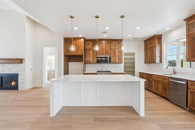 921 Meadow Park Road, Guthrie, OK 73044