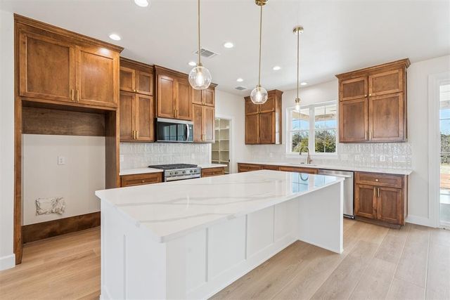 921 Meadow Park Road, Guthrie, OK 73044