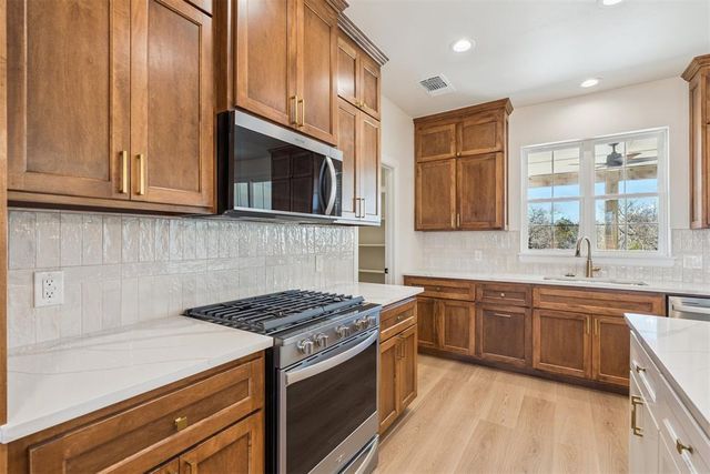 921 Meadow Park Road, Guthrie, OK 73044