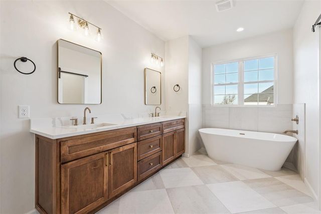 921 Meadow Park Road, Guthrie, OK 73044