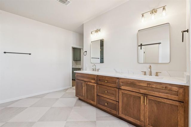 921 Meadow Park Road, Guthrie, OK 73044