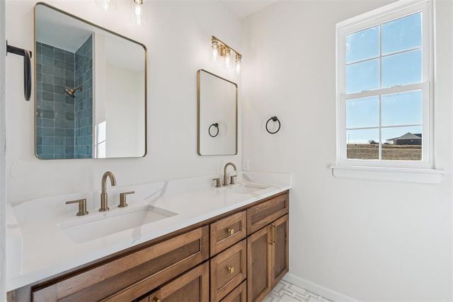 921 Meadow Park Road, Guthrie, OK 73044