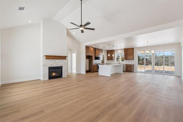 921 Meadow Park Road, Guthrie, OK 73044