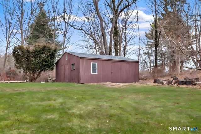 422 West River Road, Orange, CT 06477