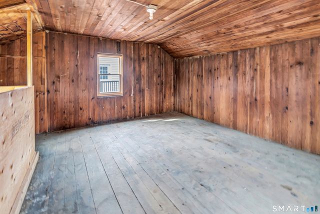 422 West River Road, Orange, CT 06477