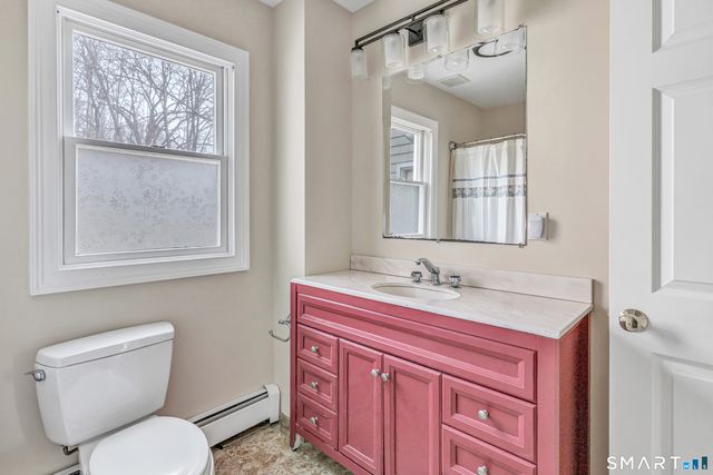 422 West River Road, Orange, CT 06477