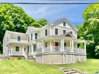 422 West River Road, Orange, CT 06477