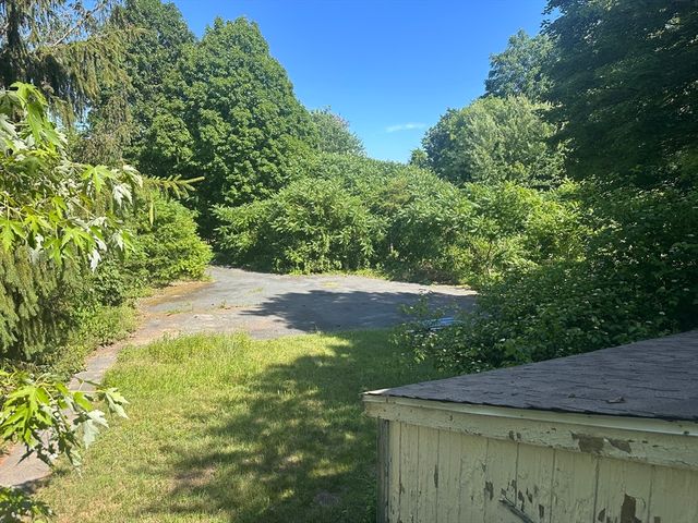 24 Main St, Monson, MA 01057