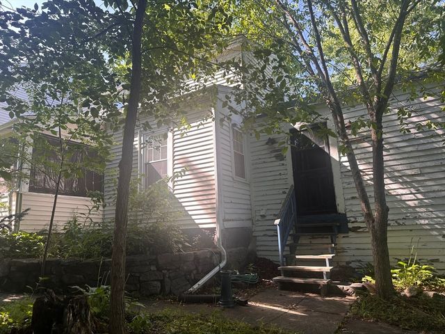 24 Main St, Monson, MA 01057