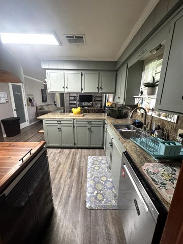 511 Broadmoor Ave, Houma, LA 70364