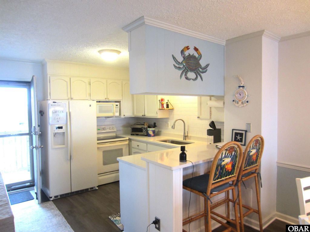 Image 12 of property listing at 1401 S Virginia Dare Trail Unit 10, Kill Devil Hills, NC 27948