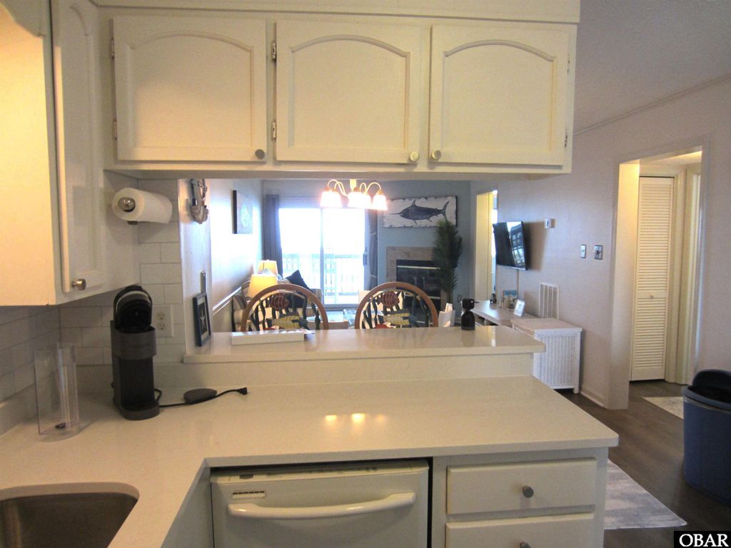 Image 13 of property listing at 1401 S Virginia Dare Trail Unit 10, Kill Devil Hills, NC 27948