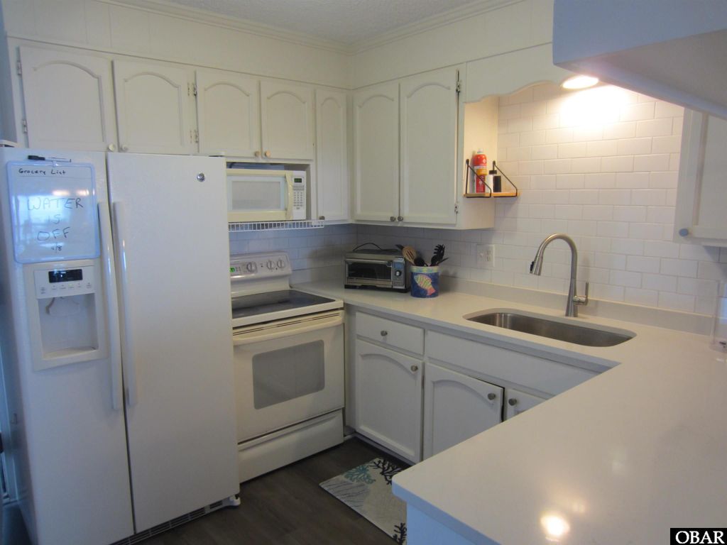 Image 14 of property listing at 1401 S Virginia Dare Trail Unit 10, Kill Devil Hills, NC 27948