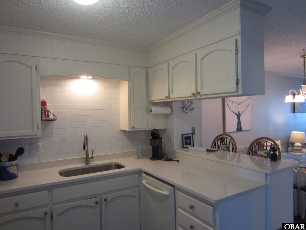 Image 16 of property listing at 1401 S Virginia Dare Trail Unit 10, Kill Devil Hills, NC 27948