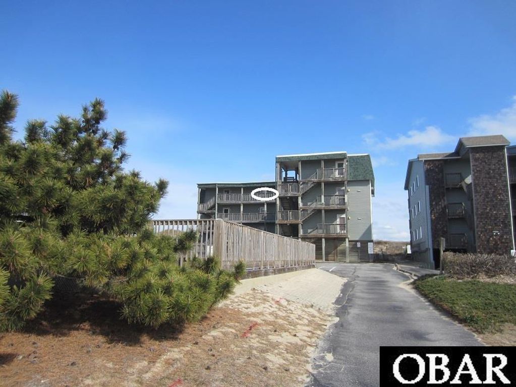 Image 31 of property listing at 1401 S Virginia Dare Trail Unit 10, Kill Devil Hills, NC 27948
