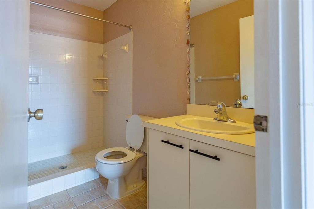 Image 13 of property listing at 3774 59TH AVENUE W 3774, Bradenton, FL 34210