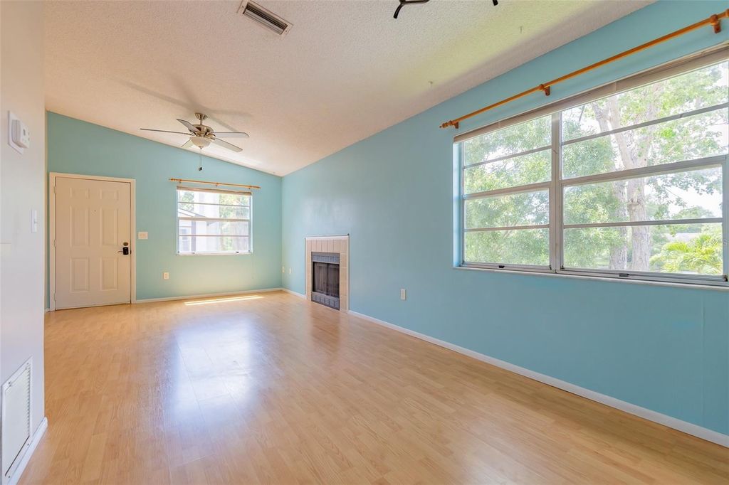 Image 17 of property listing at 3774 59TH AVENUE W 3774, Bradenton, FL 34210