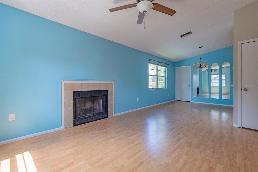 Image 18 of property listing at 3774 59TH AVENUE W 3774, Bradenton, FL 34210