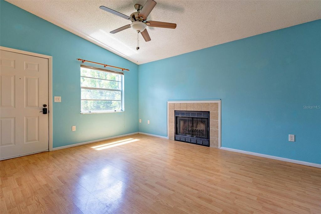 Image 3 of property listing at 3774 59TH AVENUE W 3774, Bradenton, FL 34210