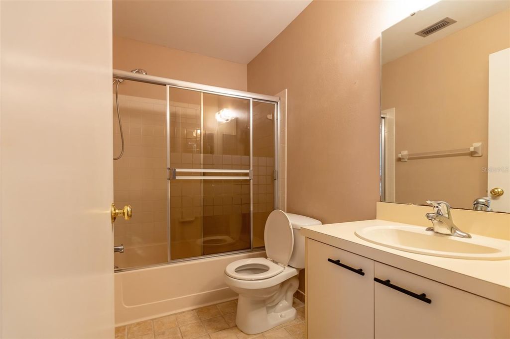 Image 8 of property listing at 3774 59TH AVENUE W 3774, Bradenton, FL 34210
