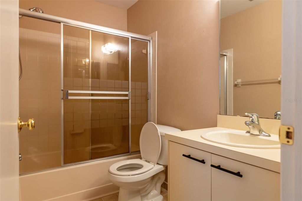 Image 9 of property listing at 3774 59TH AVENUE W 3774, Bradenton, FL 34210