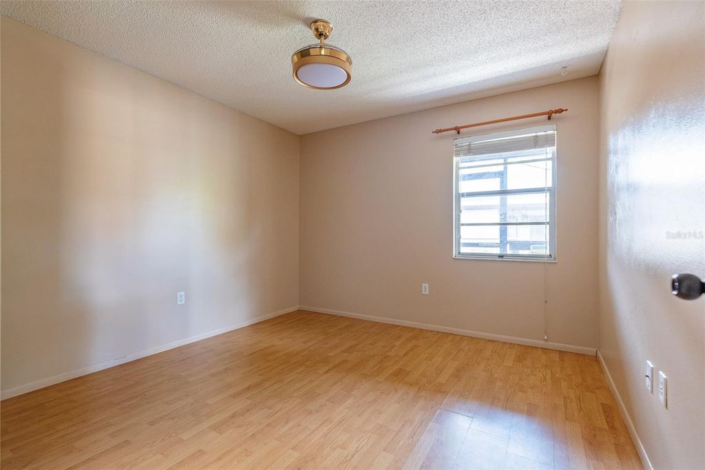 Image 10 of property listing at 3774 59TH AVENUE W 3774, Bradenton, FL 34210