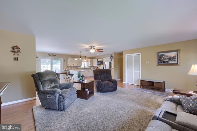 107 BROAD, Akron, PA 17501