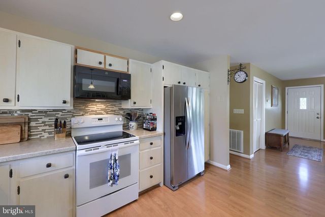 107 BROAD, Akron, PA 17501
