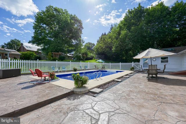 107 BROAD, Akron, PA 17501
