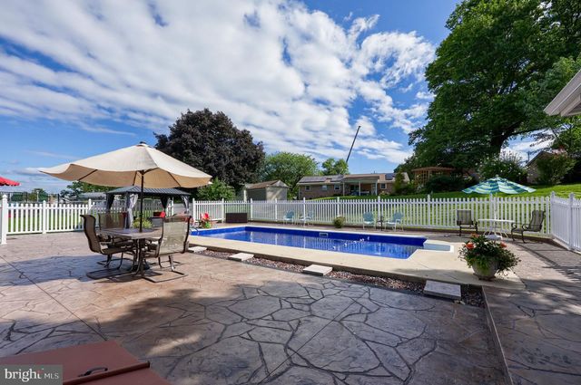 107 BROAD, Akron, PA 17501