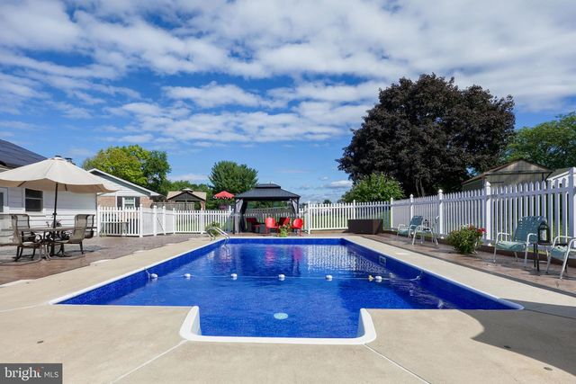 107 BROAD, Akron, PA 17501