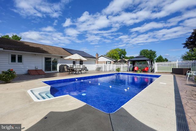 107 BROAD, Akron, PA 17501