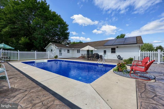 107 BROAD, Akron, PA 17501