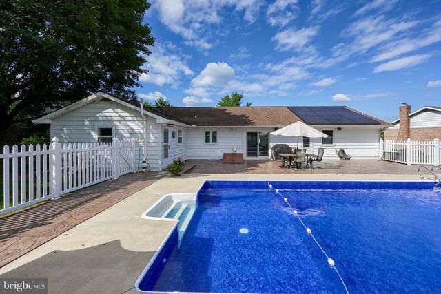 107 BROAD, Akron, PA 17501