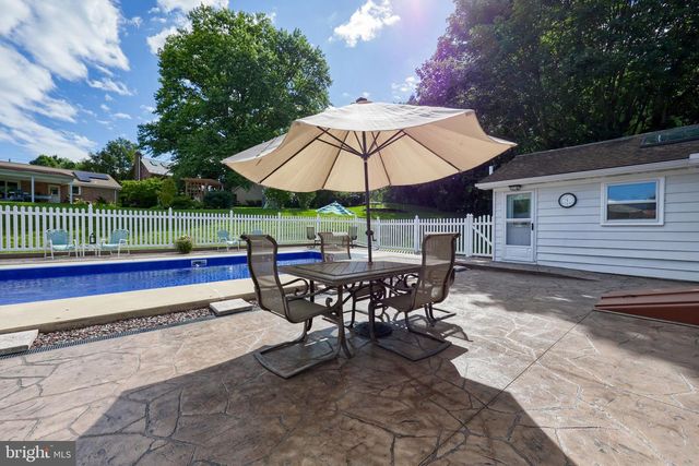 107 BROAD, Akron, PA 17501