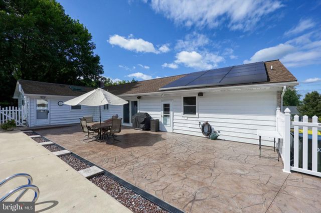 107 BROAD, Akron, PA 17501