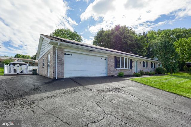 107 BROAD, Akron, PA 17501
