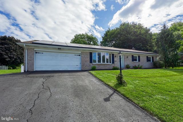 107 BROAD, Akron, PA 17501