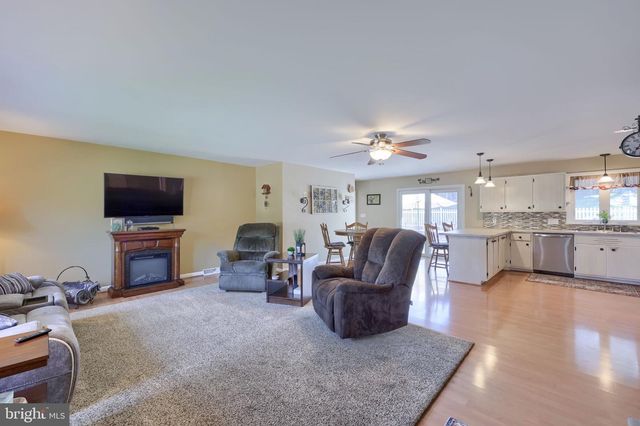 107 BROAD, Akron, PA 17501