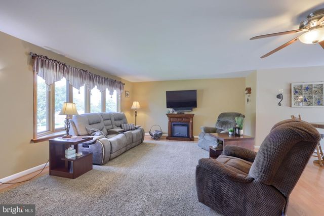 107 BROAD, Akron, PA 17501